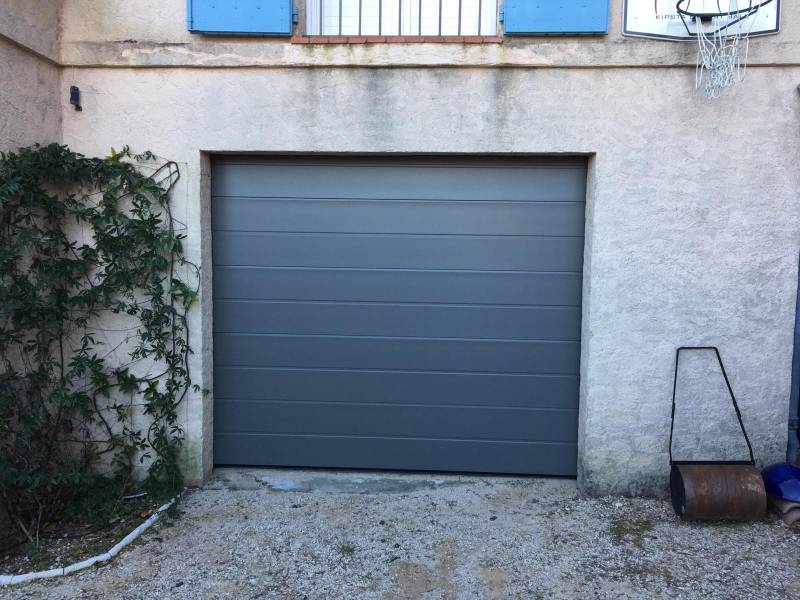 Porte de garage sectionnelle alu gris à Théoule-sur-mer 06
