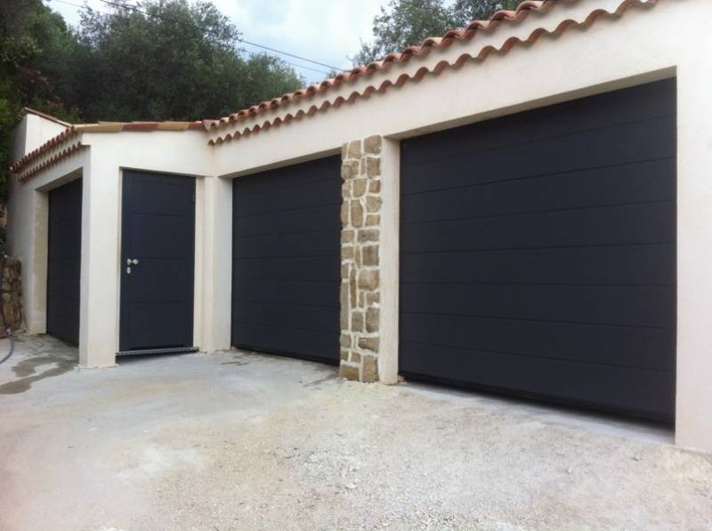 Portes de garage sectionnelles en aluminium HORMANN à Biot 06