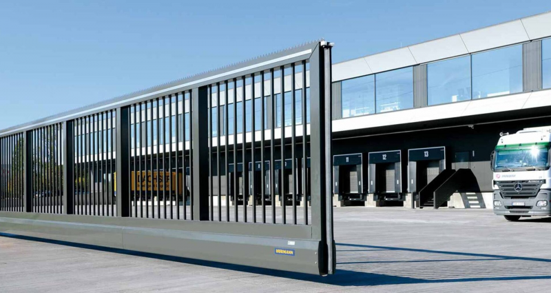Portails en aluminium autoportant avec moteurs intégrés pour industries Hormann à Mougins 06