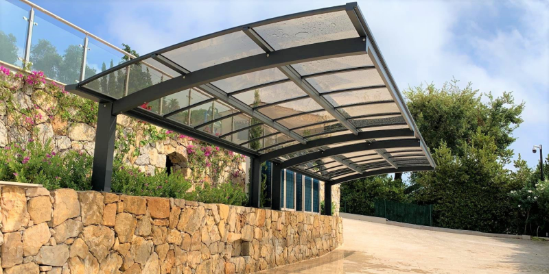 Le carport est très efficace contre les aléas climatiques et les rayons du soleil.