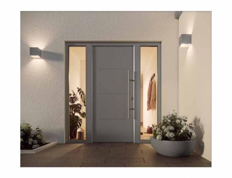 Installation d'une porte d'entrée ThermoPlan Hybride de la marque HÖRMANN dans une maison à Nice 06