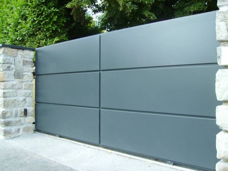 Portail coulissant en aluminium - Valbonne Alpes Maritimes 06