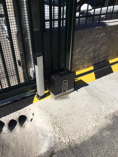 Installation de portail automatique coulissant en aluminium à Antibes 06