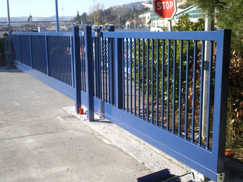 Portail coulissant auportant acier - Carros