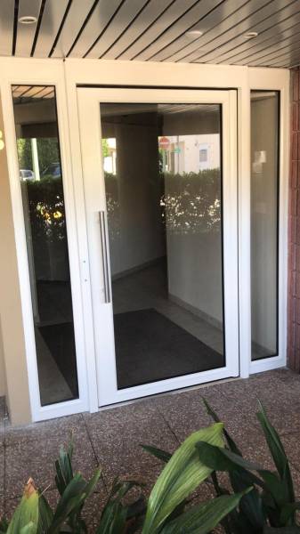 Porte d'entrée battante copropriété à Mougins 06