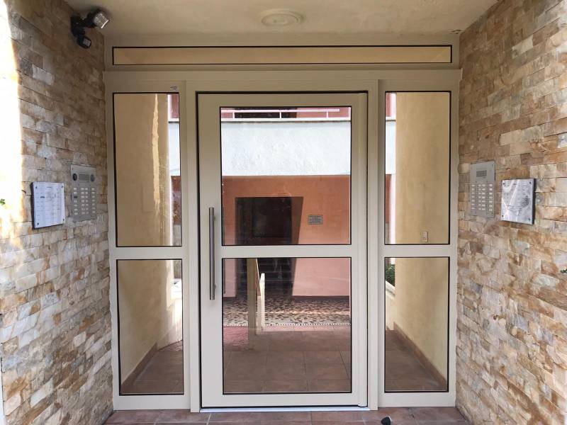 Porte battante entrée hall collectifs copropriété à Sophia Antipolis 06