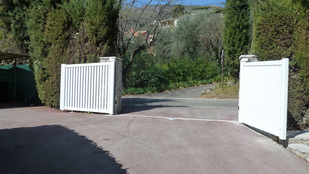 Automatisme intégré au portail à Mougins 06