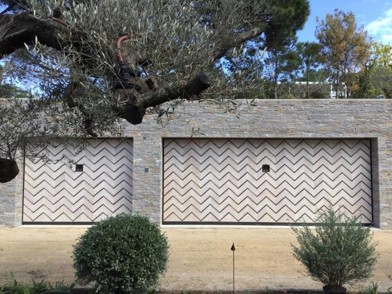 Porte de garage sur mesure haut de gamme Azur Domotic 