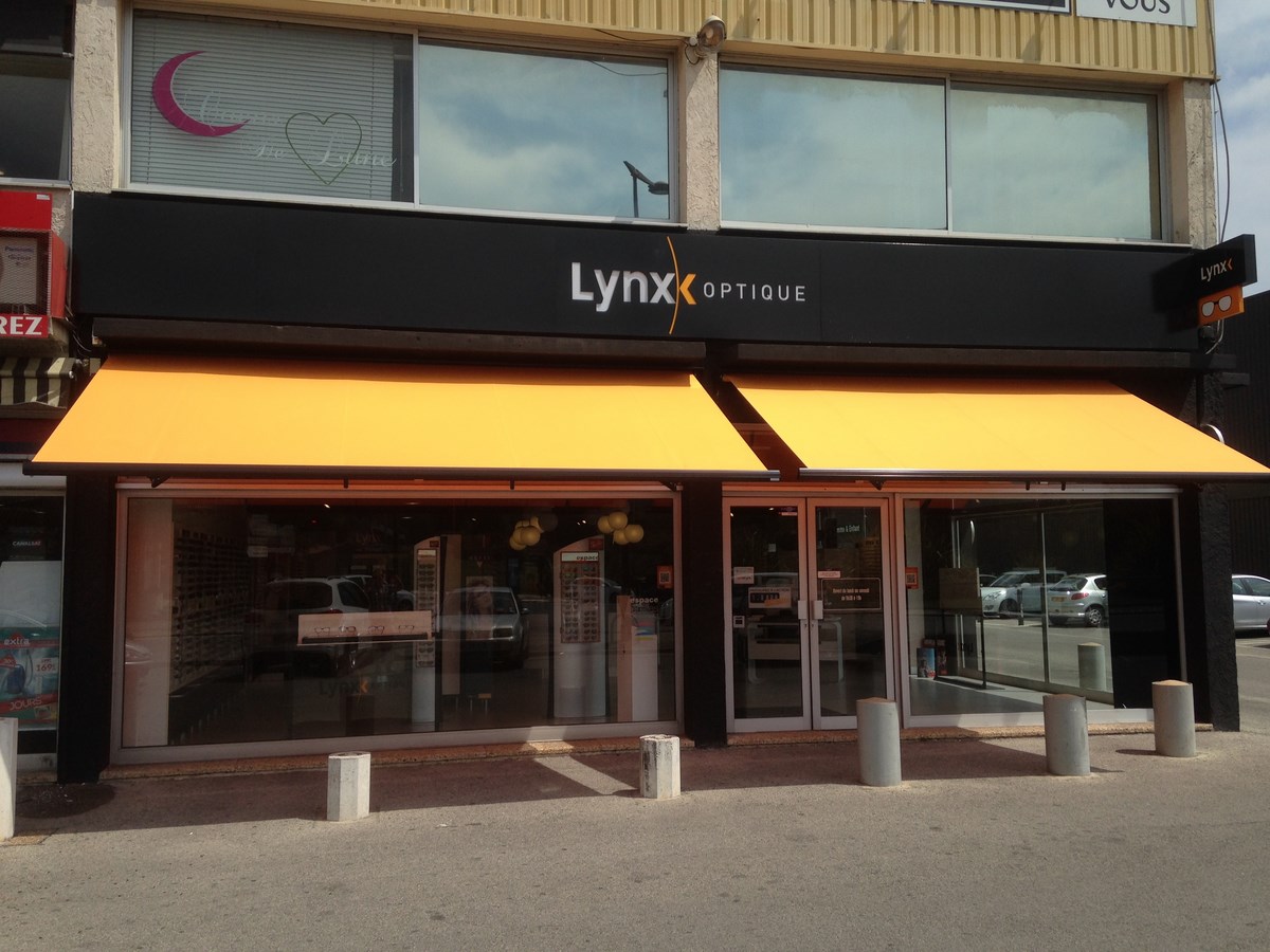 Stores bannes de magasin à Cannes 06