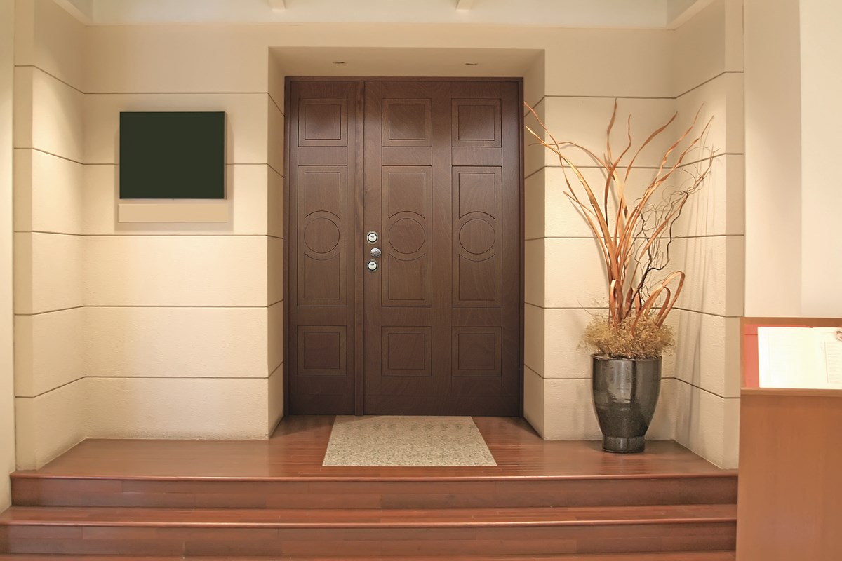 Porte d'entrée en bois blindée à Le Cannet 06