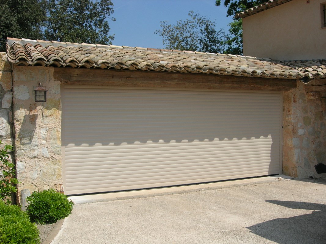 Acheter porte de garage enroulable aluminium à Cannes 06