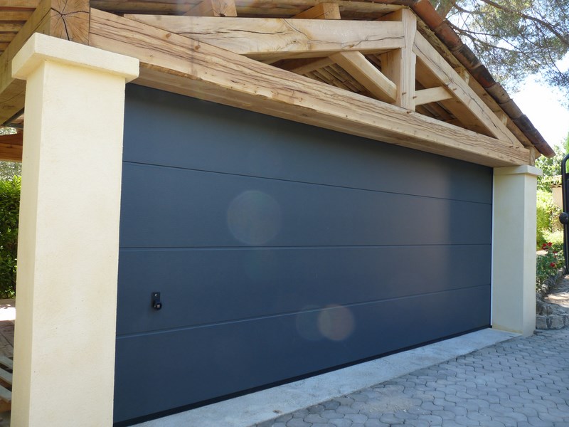 Porte de garage sectionnelle 06 VALBONNE