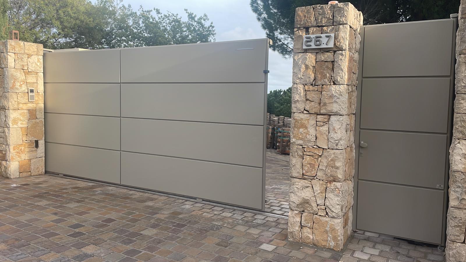 Portail automatique bloqué à Grasse : on intervient vite, et on explique pourquoi ça arrive