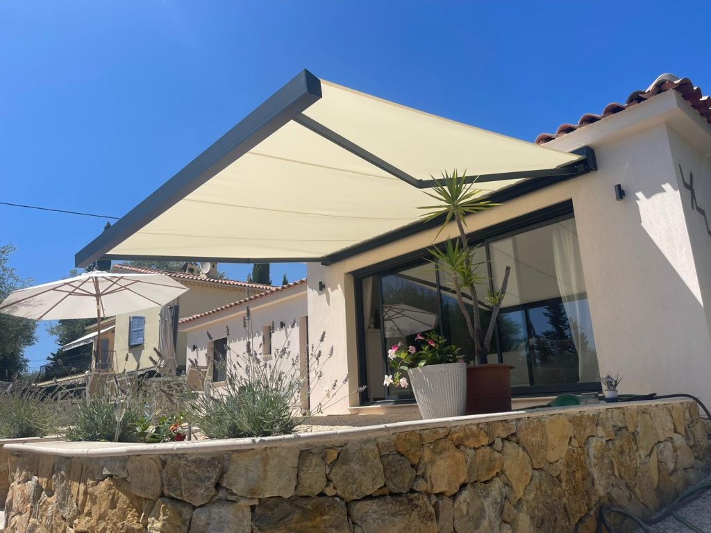 Store banne automatisé installé par Azur Domotic à Grasse