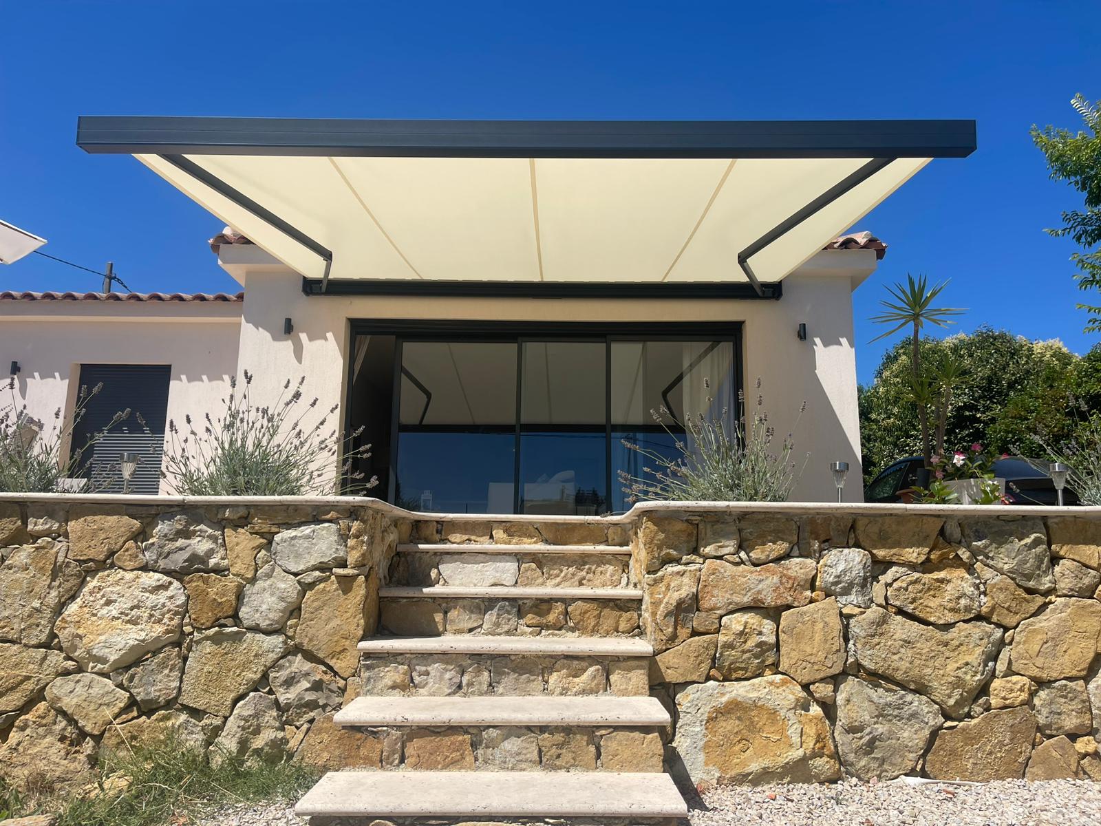 Motorisation store à Grasse : installation, dépannage et remplacement moteur